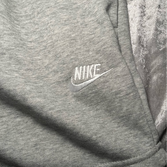 NWT Nike Standard Fit High Rise Grey Sweatpants Shorts Women’s 1X CZ3554-063 - Picture 3 of 5